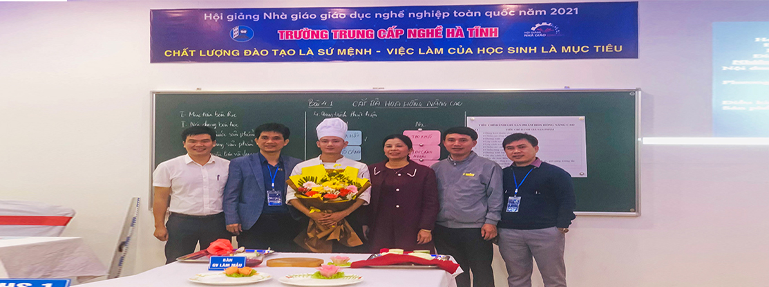 Kỹ năng ‘cắt tỉa hoa hồng’ giúp thầy giáo trẻ giành giải thưởng toàn quốc Kỹ năng ‘cắt tỉa hoa hồng’ giúp thầy giáo trẻ giành giải thưởng toàn quốc
